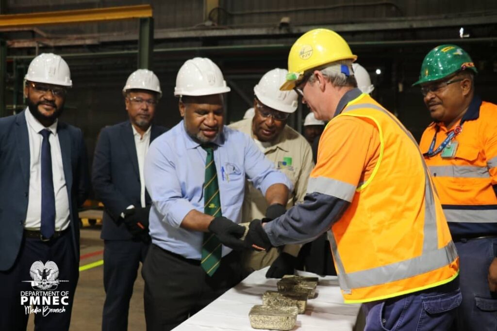 Prime Minister Marape witnesses first pouring of gold by New Porgera ...